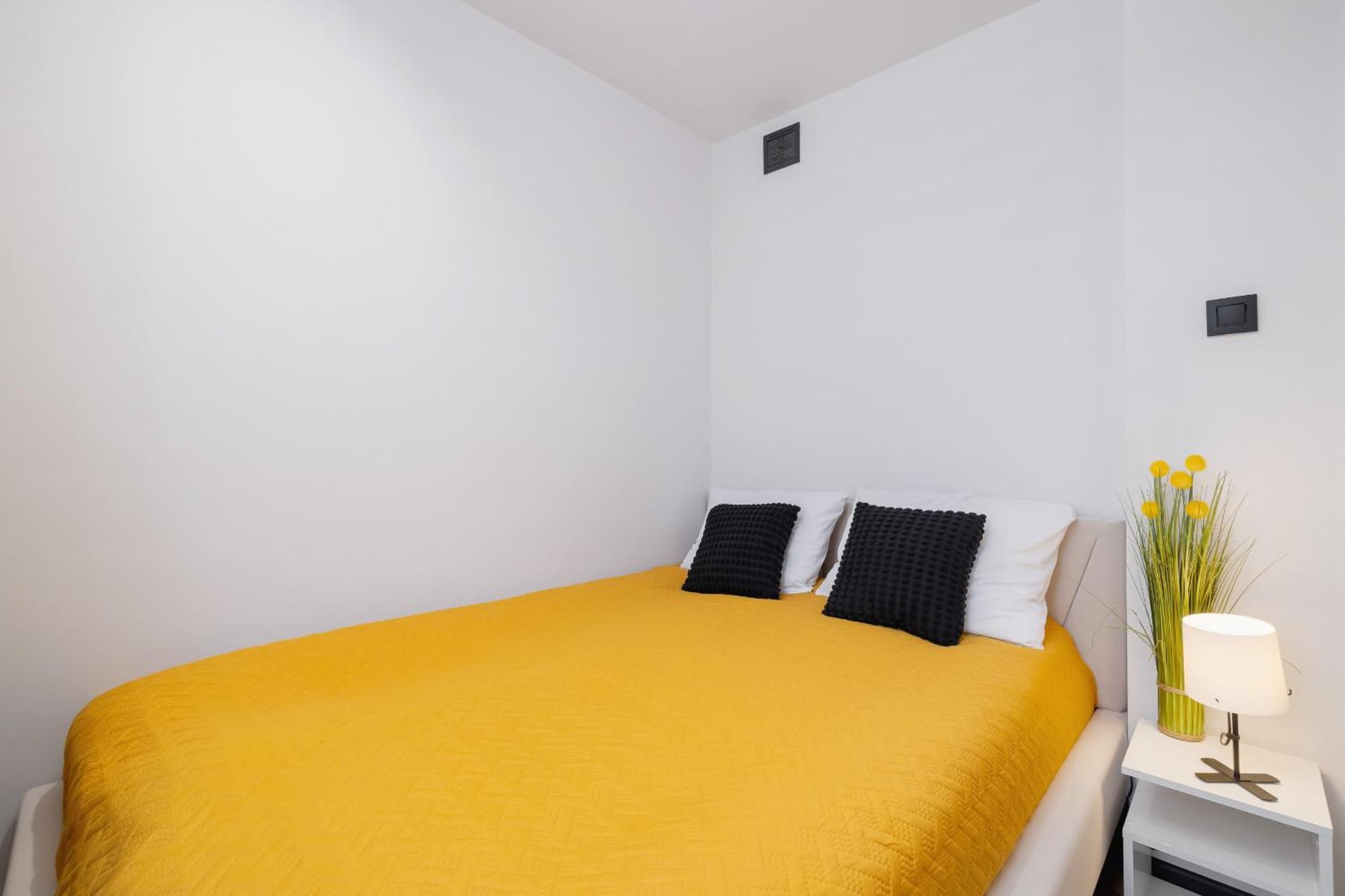 City Center One-Bedroom Apartment With Bathtub By Noclegi Renters Ряшів Екстер'єр фото